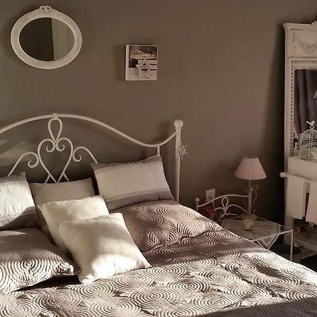 La Tuiliere Homestay Saint-Laurent-du-Var