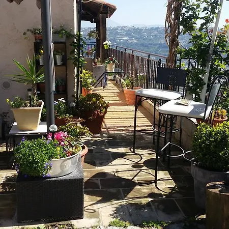 La Tuiliere Homestay *