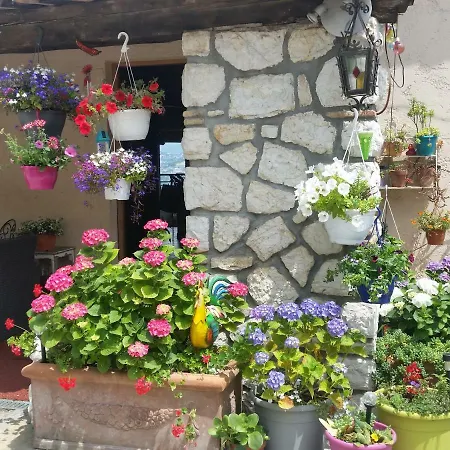 La Tuiliere Homestay *